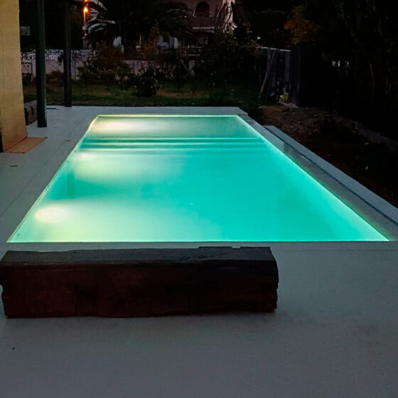 Luminaria en piscina desbordante de obra en L'Eliana, Valencia por Mediterranean Pool