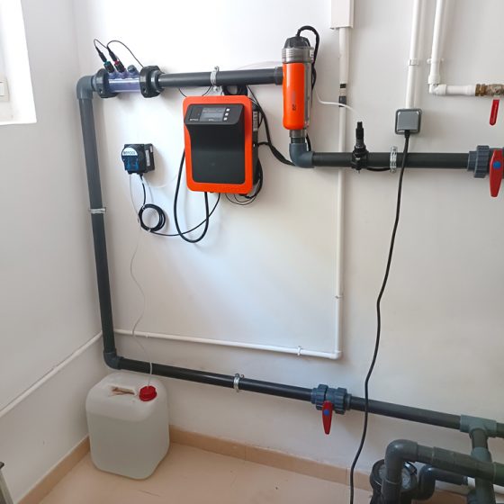 Reforma de piscina de obra y depuradora con electrolisis salina en Campolivar, Godella, Valencia por Mediterranean Pool