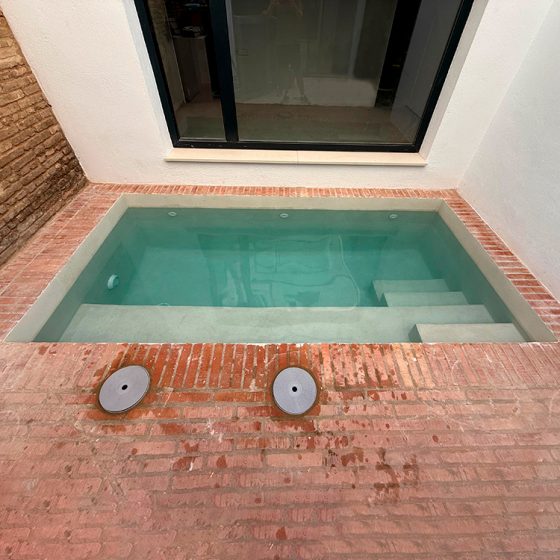 Piscina de obra en bajo de Ruzafa por Mediterranean Pool