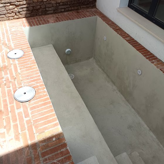 Piscina de obra en bajo de Ruzafa por Mediterranean Pool
