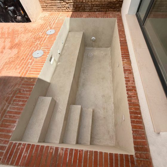 Piscina de obra en bajo de Ruzafa por Mediterranean Pool