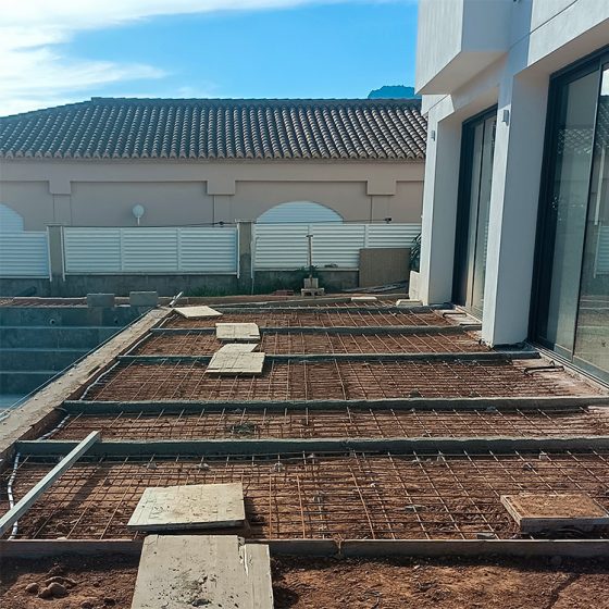 Construcción de terraza al rededor de Piscina gunitada o piscina de obra en Albalat dels Tarongers Valencia por Mediterranean Pool