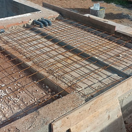 Construcción de terraza al rededor de Piscina gunitada o piscina de obra en Albalat dels Tarongers Valencia por Mediterranean Pool