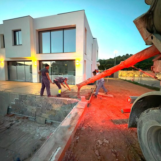 Construcción de terraza al rededor de Piscina gunitada o piscina de obra en Albalat dels Tarongers Valencia por Mediterranean Pool