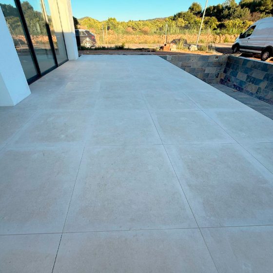 Construcción de terraza al rededor de Piscina gunitada o piscina de obra en Albalat dels Tarongers Valencia por Mediterranean Pool