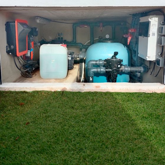 Cuarto de máquinas de Piscina gunitada o piscina de obra en Albalat dels Tarongers Valencia por Mediterranean Pool