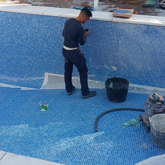 Reforma de Piscina gunitada o piscina de obra en Serra Valencia por Mediterranean Pool