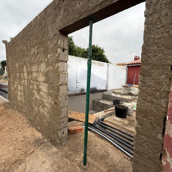 Construcción de Piscina gunitada, Terraza, Ducha Exterior, Cuarto de máquinas en Turis Valencia por Mediterranean Pool