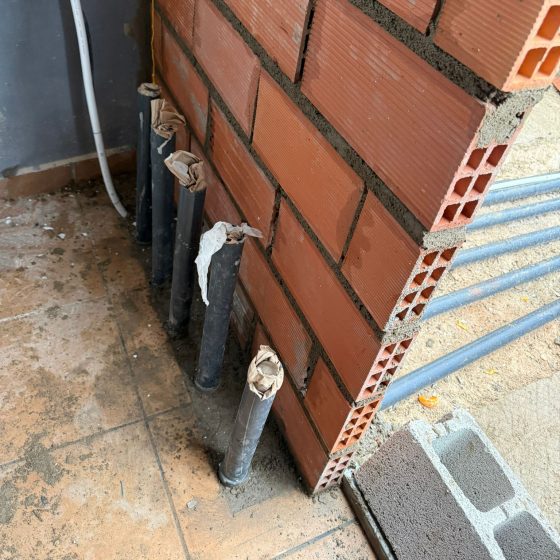 Construcción de Piscina gunitada, Terraza, Ducha Exterior, Cuarto de máquinas en Turis Valencia por Mediterranean Pool