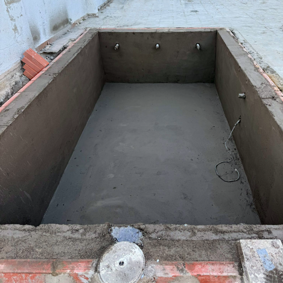 Construcción de Piscina gunitada, Terraza, Ducha Exterior, Cuarto de máquinas en Turis Valencia por Mediterranean Pool