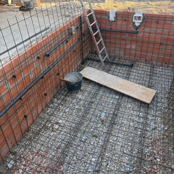 Construcción de Piscina gunitada, Terraza, Ducha Exterior, Cuarto de máquinas en Turis Valencia por Mediterranean Pool