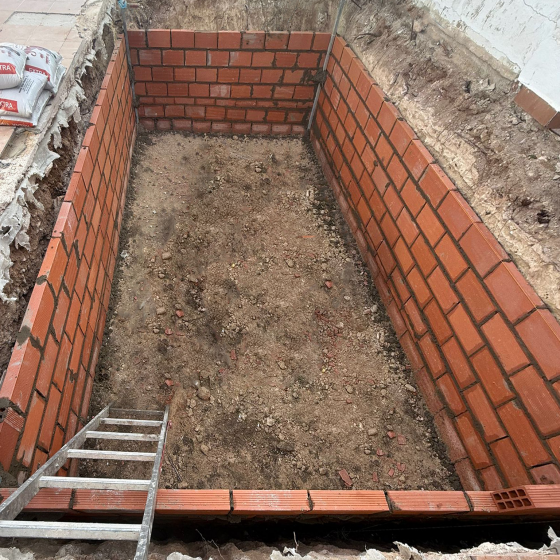 Construcción de Piscina gunitada, Terraza, Ducha Exterior, Cuarto de máquinas en Turis Valencia por Mediterranean Pool