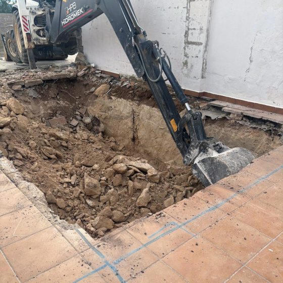 Construcción de Piscina gunitada, Terraza, Ducha Exterior, Cuarto de máquinas en Turis Valencia por Mediterranean Pool