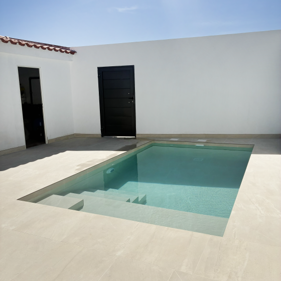 Construcción de Piscina gunitada, Terraza, Ducha Exterior, Cuarto de máquinas en Turis Valencia por Mediterranean Pool