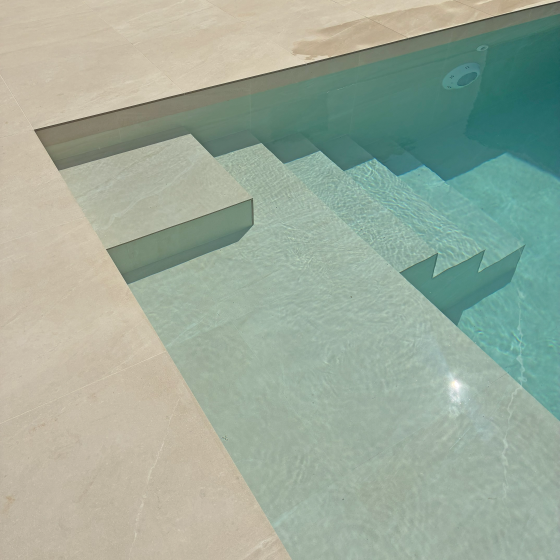 Construcción de Piscina gunitada, Terraza, Ducha Exterior, Cuarto de máquinas en Turis Valencia por Mediterranean Pool
