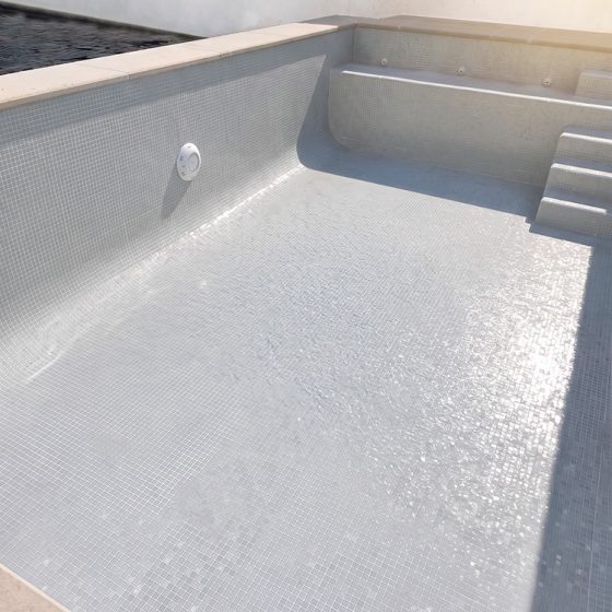 Construcción de Piscina gunitada o piscina de obra y Terraza en Playa Almarda, Sagunto, Valencia por Mediterranean Pool