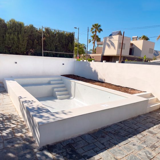Construcción de Piscina gunitada o piscina de obra y Terraza en Playa Almarda, Sagunto, Valencia por Mediterranean Pool