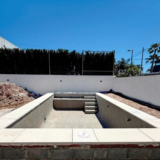 Construcción de Piscina gunitada o piscina de obra y Terraza en Playa Almarda, Sagunto, Valencia por Mediterranean Pool