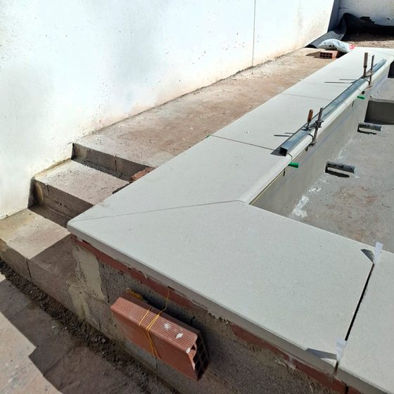 Construcción de Piscina gunitada o piscina de obra y Terraza en Playa Almarda, Sagunto, Valencia por Mediterranean Pool