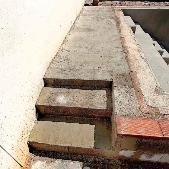 Construcción de Piscina gunitada o piscina de obra y Terraza en Playa Almarda, Sagunto, Valencia por Mediterranean Pool