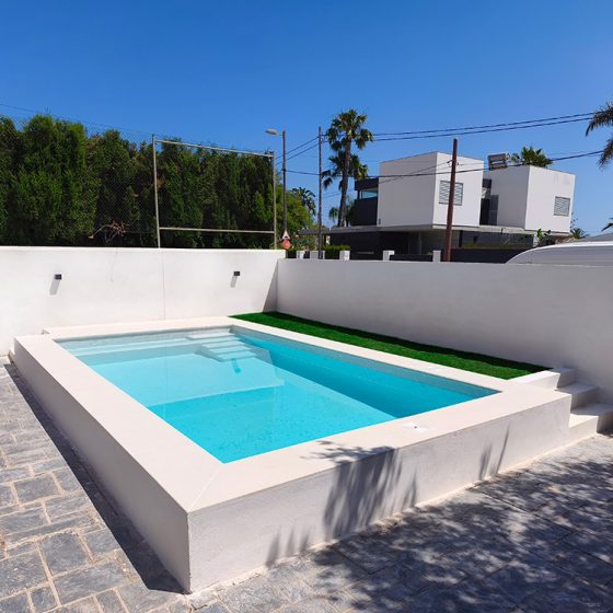 Construcción de Piscina gunitada o piscina de obra y Terraza en Playa Almarda, Sagunto, Valencia por Mediterranean Pool