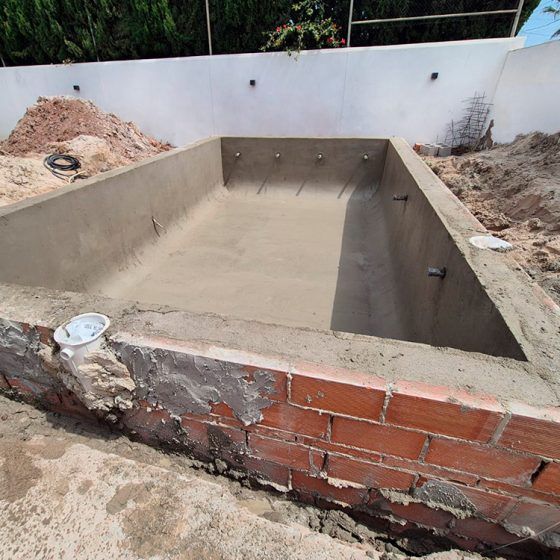Construcción de Piscina gunitada o piscina de obra y Terraza en Playa Almarda, Sagunto, Valencia por Mediterranean Pool
