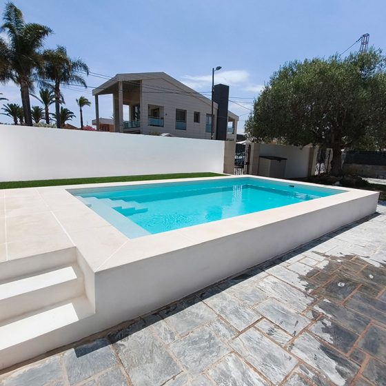 Construcción de Piscina gunitada o piscina de obra y Terraza en Playa Almarda, Sagunto, Valencia por Mediterranean Pool